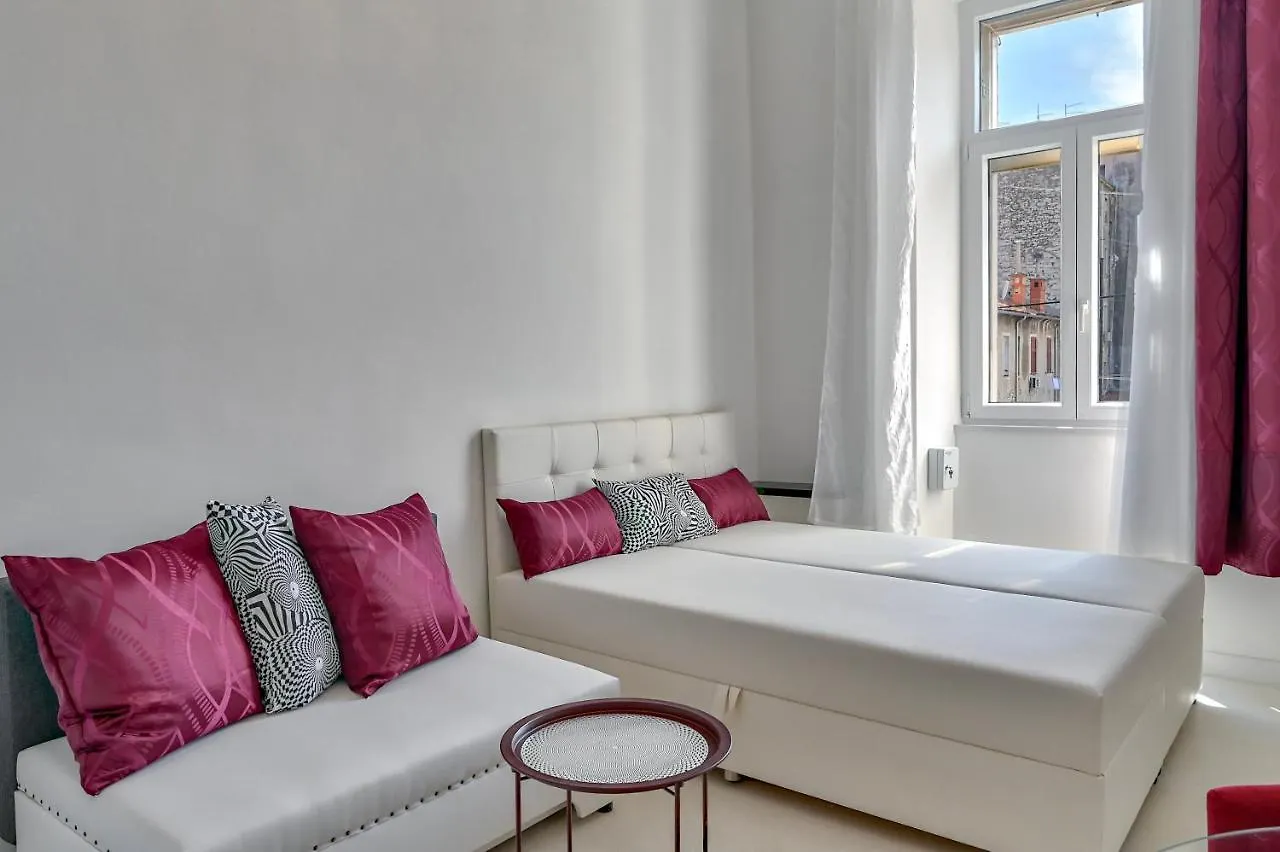 Ferienwohnung Collins Amethyst Center Pula