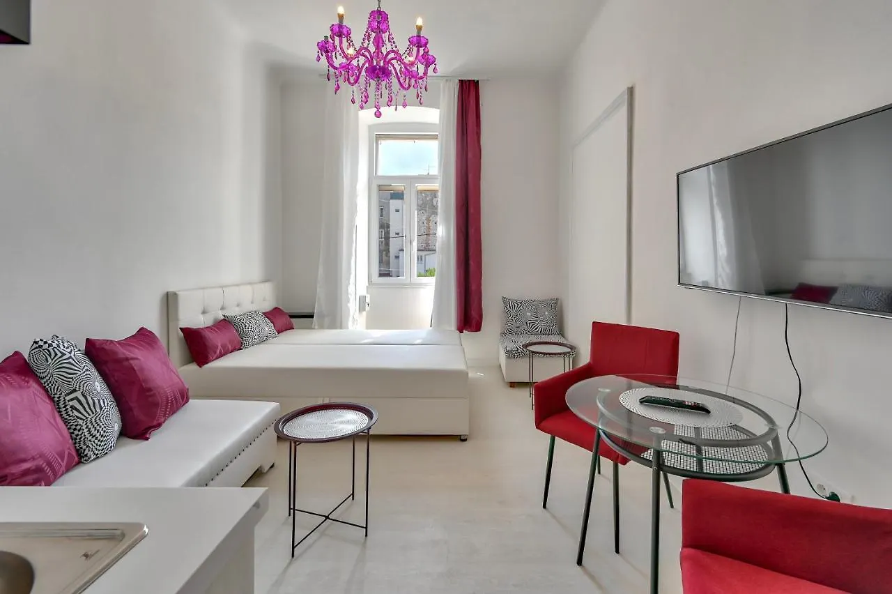 Apartment Ferienwohnung Collins Amethyst Center Pula Kroatien