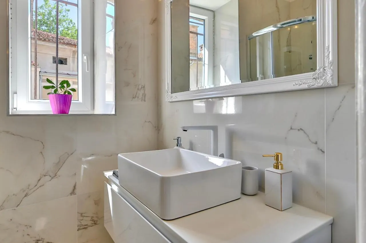 Apartment Ferienwohnung Collins Amethyst Center Pula