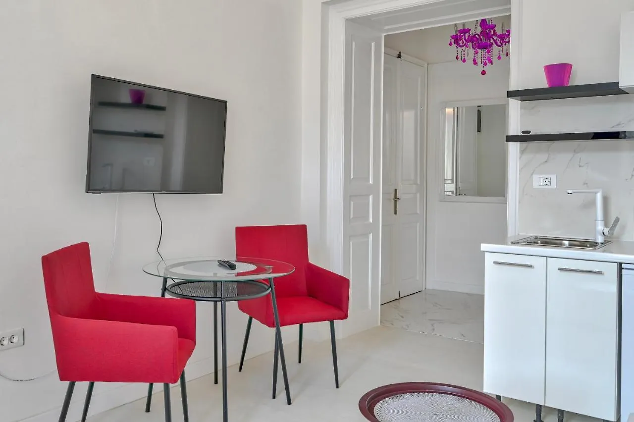 Ferienwohnung Collins Amethyst Center Pula 0*,