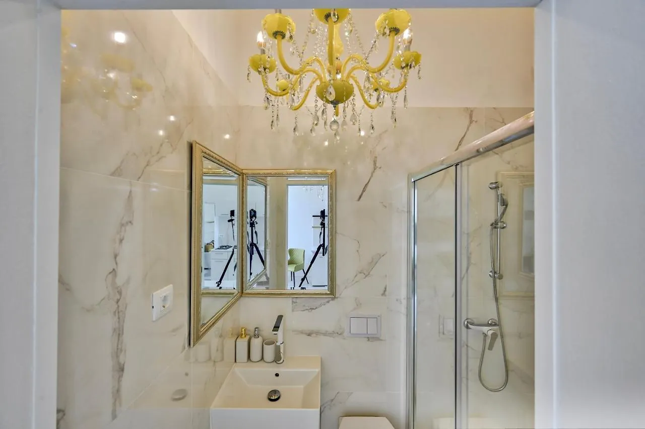 Collins Amethyst Center Apartment Pula Croatia