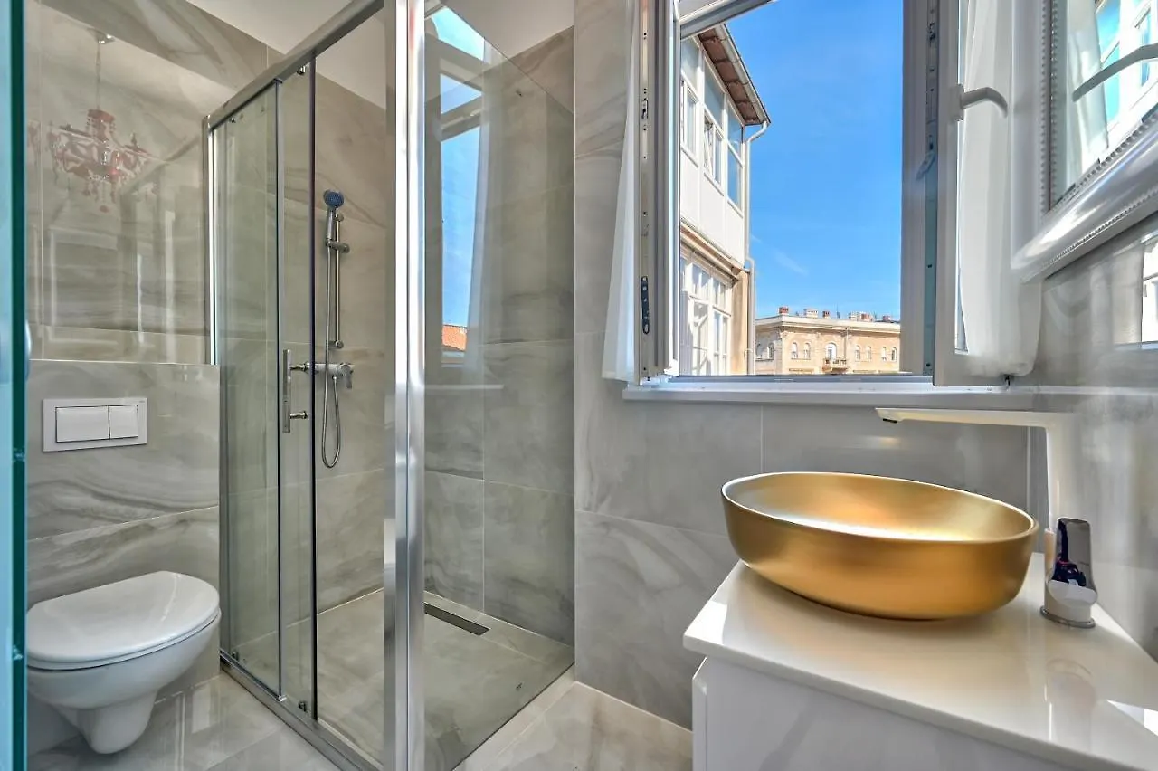 Ferienwohnung Collins Amethyst Center Pula Kroatien